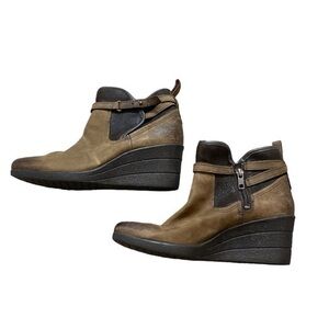 UGG Brown Suede Wedge Ankle Boots